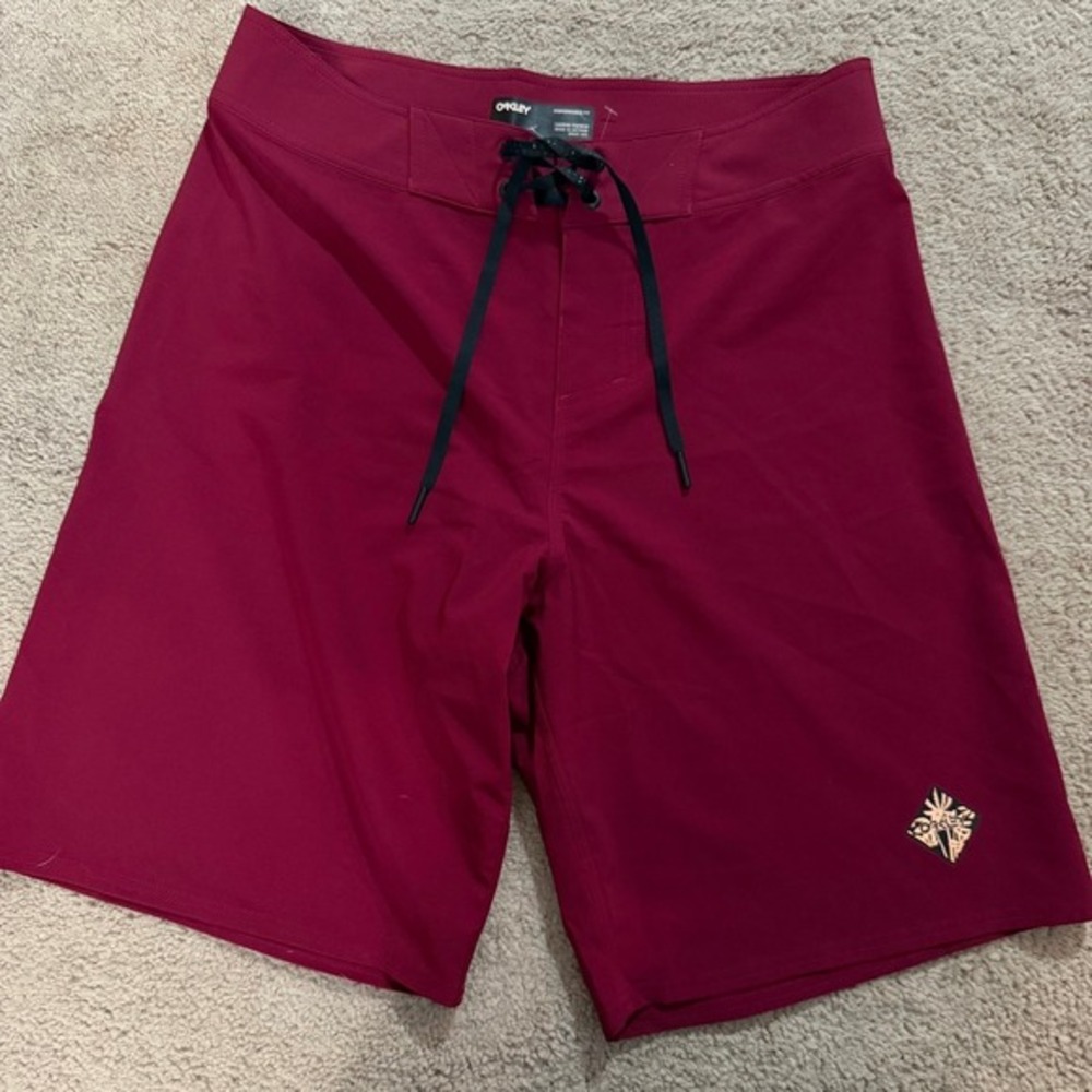 Oakley Men's Size 30‎ Performance Fit Board Shorts Maroon Swim and Surf